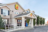 Super 8 by Wyndham Cochrane Hotels in Cochrane