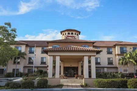Hampton Inn & Suites Camarillo Отели рядом с достопримечательностью «McGrath Family Farm»