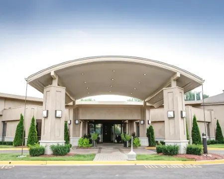 Best Western Plus Guildwood Inn Hotels in Point Edward