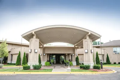 Best Western Plus Guildwood Inn Hotel dekat Errol Russel Park Diamond
