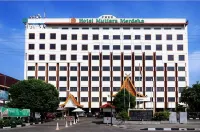 Hotel Mutiara Merdeka Hotels near Masjid Tauhid