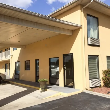 Motel 6 Macclenny, FL