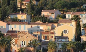 Anglade Hotel