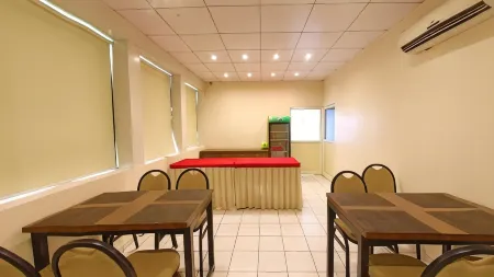 Hotel Jyoti Отели рядом с достопримечательностью «ISKCON Rajkot, Sri Sri Radha Neelmadhav Dham»