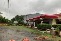 OYO 90770 Wisma Rima Melati Hotel dekat Pantai Karsut