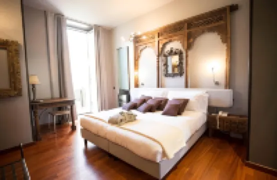 Art Hotel Boston Hotels near Cathedral of Saint John the Baptist