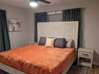 Funky Fun Treehouse Duplex Các khách sạn gần Alpha Xi Delta