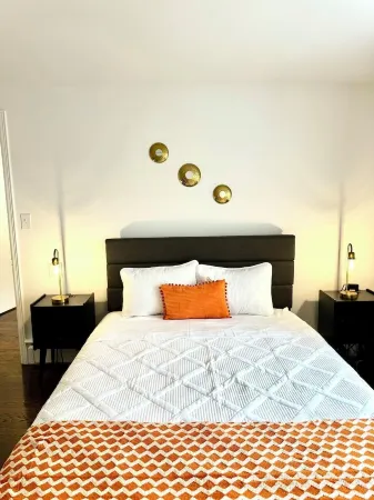 Remodeled Single Family, Enjoy a experience at this centrally located place.