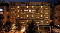 Emery Hotel Hotels near Kadërie Mosque