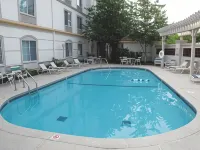 La Quinta Inn & Suites by Wyndham St. Louis Westport Hotels in Creve Coeur
