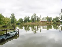 Idyllic Lakeside Cottage