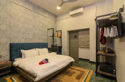 Backpacker Cowies Hotels in Colaba
