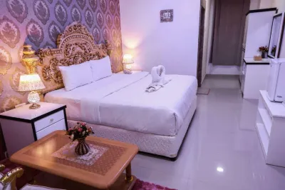 Capital O 141 Golden Rays Hotel Hotels in 