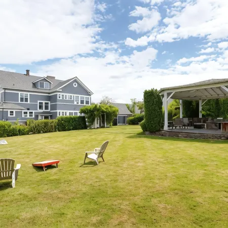 Nantucket Inn - Anacortes