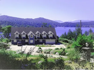 Moonlit Cove B&B Отели рядом с достопримечательностью «Элла Бич»