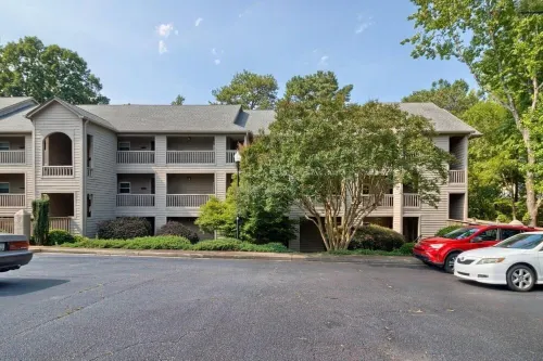 Quiet Corner Unit with Deck Overlooking the Saluda River
