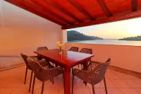 Seafront Apartments Anthony Hotels in Pasadur
