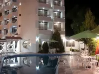 Leo Hotel - Pool