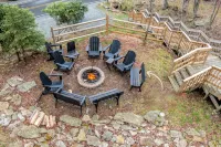 Stunning Retreat - Hot Tub, Game Room, Fire Pit 로아 마운틴 호텔