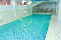 Ramada by Wyndham Turkistan - Yüzme Havuzu