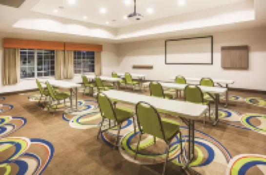 La Quinta Inn & Suites by Wyndham St. Paul-Woodbury
