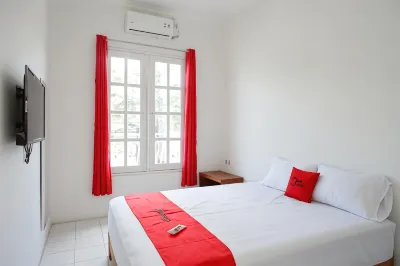 RedDoorz Plus Near Ums Solo Hotel dekat Masjid Al Multazam