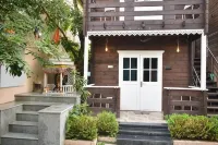 Coastal Bay Inn Hotels in Akshi