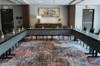 Revel Hotel des Moines Urbandale, Tapestry Collection by Hilton فنادق في Urbandale