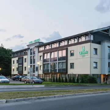 Hotel Oliwski Отели рядом с достопримечательностью «Гданьский монастырь цистерианцев»