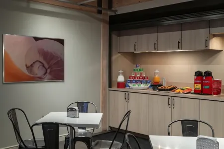 Harbor House Hotel and Marina at Pier 21 Отели рядом с достопримечательностью «Галвестон Айленд Конвеншен Сентер эт Сан Луис Резорт»