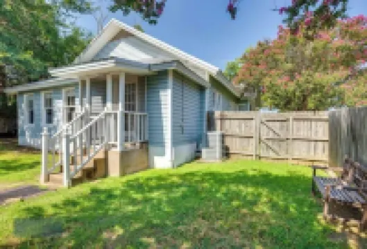 Steps to Downtown Canton & First Monday  - Pet & Family Friendly Pack n Play