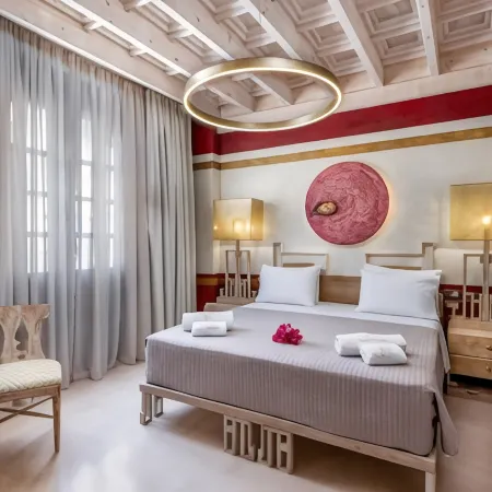 10GR Boutique Hotel & Wine Bar