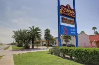 Motel 6 Laredo, TX - North I-35