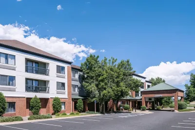 Courtyard Denver Southwest/Lakewood Hotels near Men's Wearhouse