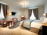 Eurostars Hotel Real Hotels near Magdalena Palace