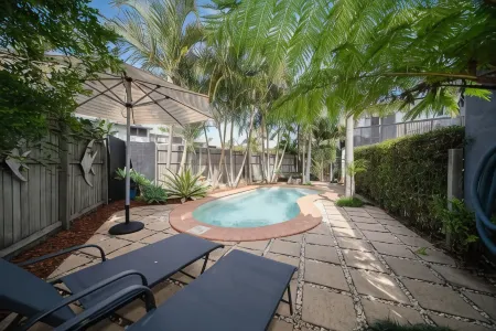 Beachcomber Peregian Beach Отели в г. Перегиан Бич