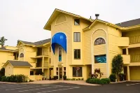 포인트 노스 비치프런트 리조트 호텔