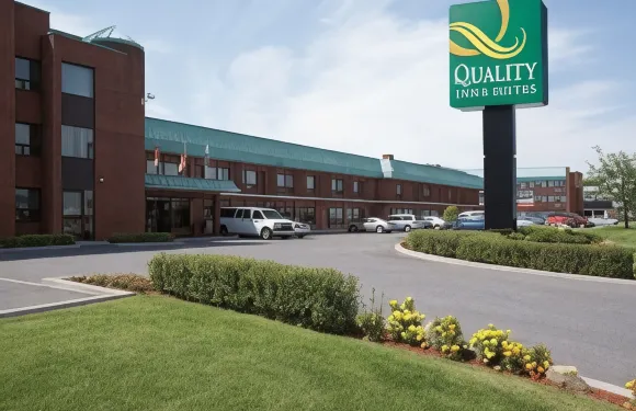 品質酒店及套房-皮埃爾·埃利奧特·特魯多機場