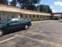 West Motel - parking