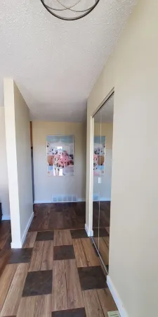 Sunshine All Day, West Edmonton Mall 5Min.Away, Air Con, King Master and Queens Отели в г. Эдмонтон