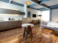 Tryp by Wyndham San Luis Potosi Hotel & Suites Отели рядом с достопримечательностью «Арена «Эль-Домо»»