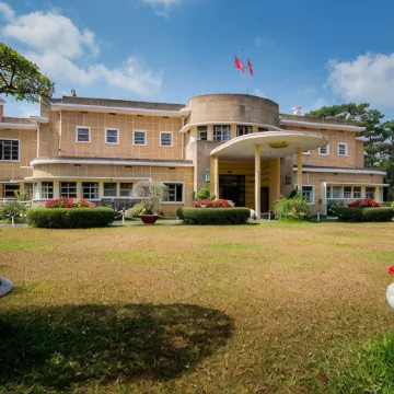 Brick House Dalat Hotel Отели рядом с достопримечательностью «Крейзи Хаус»