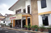 RedDoorz near Taman Kota Lapang Merdeka Sukabumi Các khách sạn ở Nyomplong
