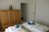 Sehr Hell und Freundlich Gestaltete Ferienwohnung für 2 bis 4 Personen mit Wlan