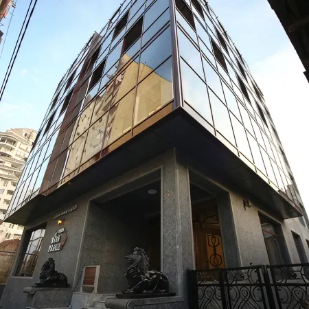 Hotel Wine Palace Отели рядом с достопримечательностью «Мост Царицы Тамары»