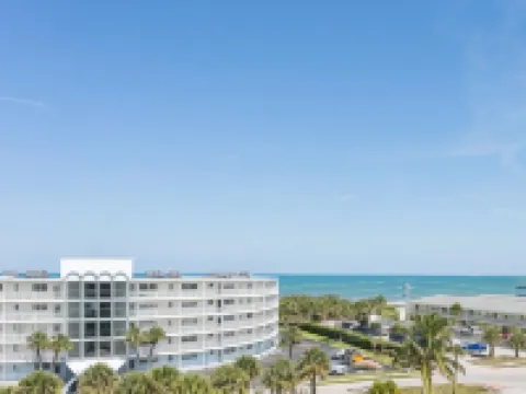 บีชไซด์ โรงแรม แอนด์ สวีทส์ โคโค่ บีช - พอร์ต คานาเวอรัล โรงแรมในโคโค่บีช