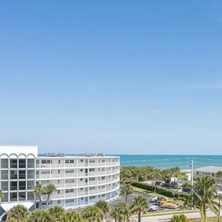 Beachside Hotel & Suites