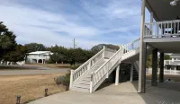 2 Family House Steps from Beach; 2 Master Bedrooms; Beach and Bike Equipment too - 무료 와이파이
