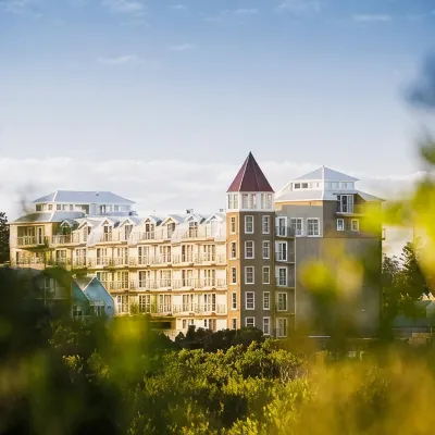 Deep Blue Hotel & Hot Springs Hotels near Flagstaff Hill Maritime Village