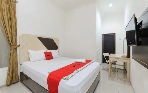 RedDoorz at Jatiwaringin Near Exit Toll Pondok Gede